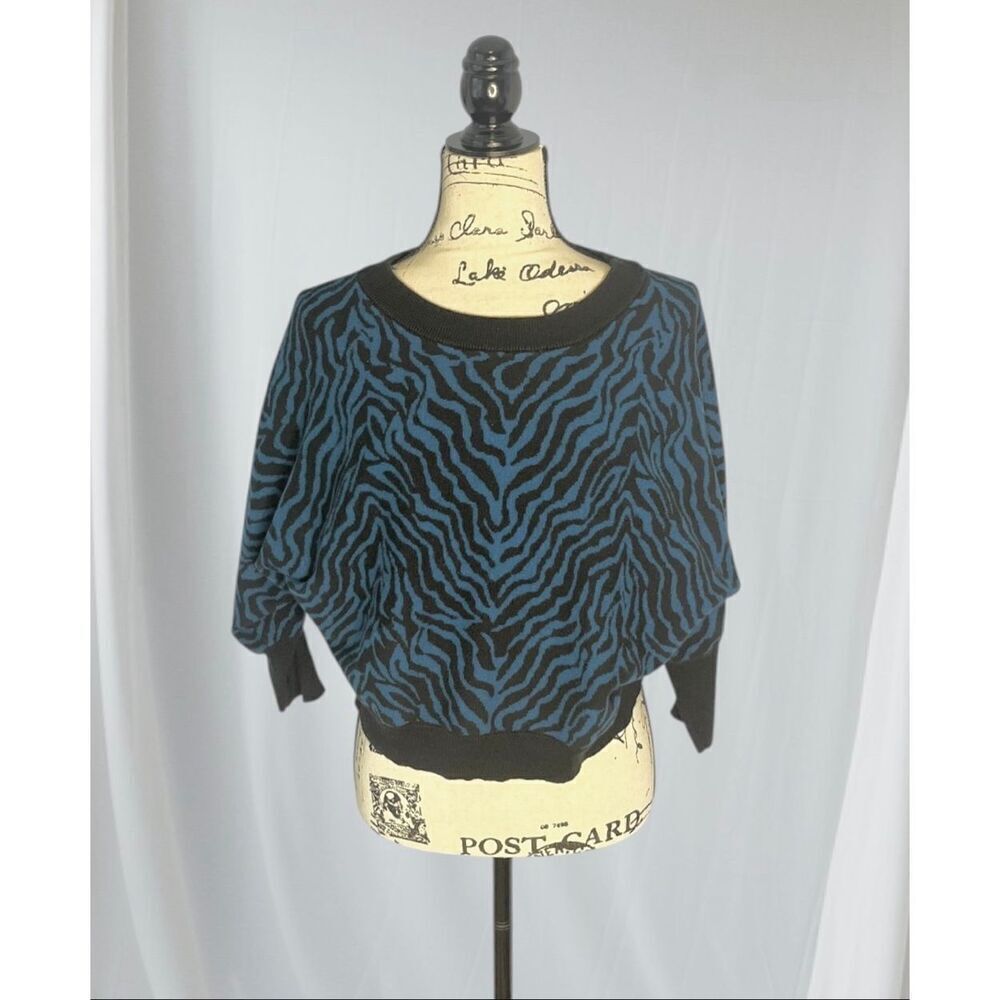 7th Avenue Studio Women's Size Large Black Blue Zebra Print Cropped Sweater Top